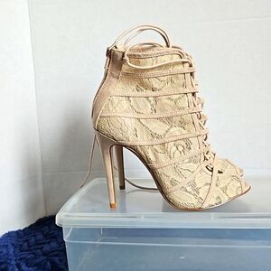 Chinese Laundry Jemp Booties - Size 8